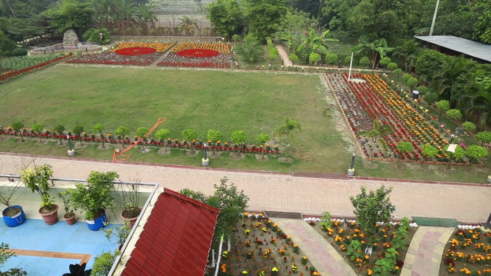 মাদ্রাসা প্রাঙ্গন