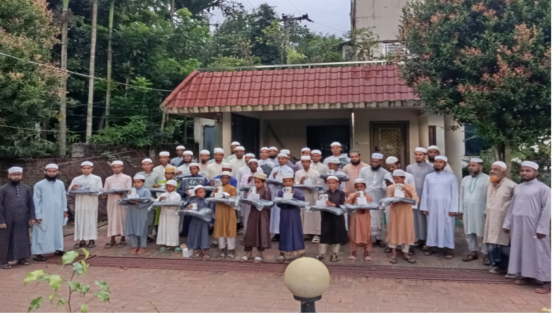 ১ম সাময়িক পরীক্ষায় উত্তীর্ণ শিক্ষার্থীদের মাজে পুরুস্কার বিতরণ